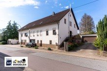 Galeriebild Renovierungsprojekt mit Entwicklungspotenzial: Tolles Mehrfamilienhaus auf gro�z�gigem Grundst�ck