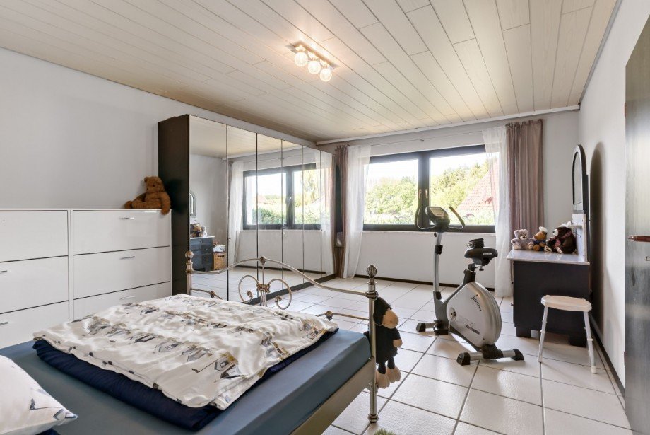 UG Schlafzimmer Zweifamilienhaus Merchweiler