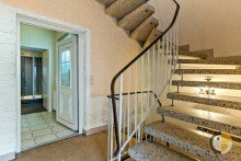 Treppenhaus Charmantes 1-2 Familienhaus mit traumhaftem Garten in Landsweiler-Reden zu verkaufen
