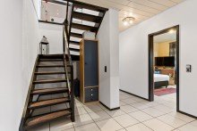 UG Treppenhaus Gro�z�giges Zweifamilienhaus mit 4 Garagen, sch�nem Garten und vielseitigen Nutzungsm�glichkeiten in ruhiger Wohnlage von Wemmetsweiler