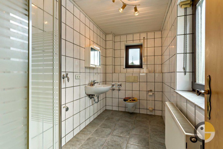 Badezimmer DG Zweifamilienhaus Schiffweiler