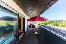 1OG Loggia Gro�z�giges Zweifamilienhaus mit 4 Garagen, sch�nem Garten und vielseitigen Nutzungsm�glichkeiten in ruhiger Wohnlage von Wemmetsweiler