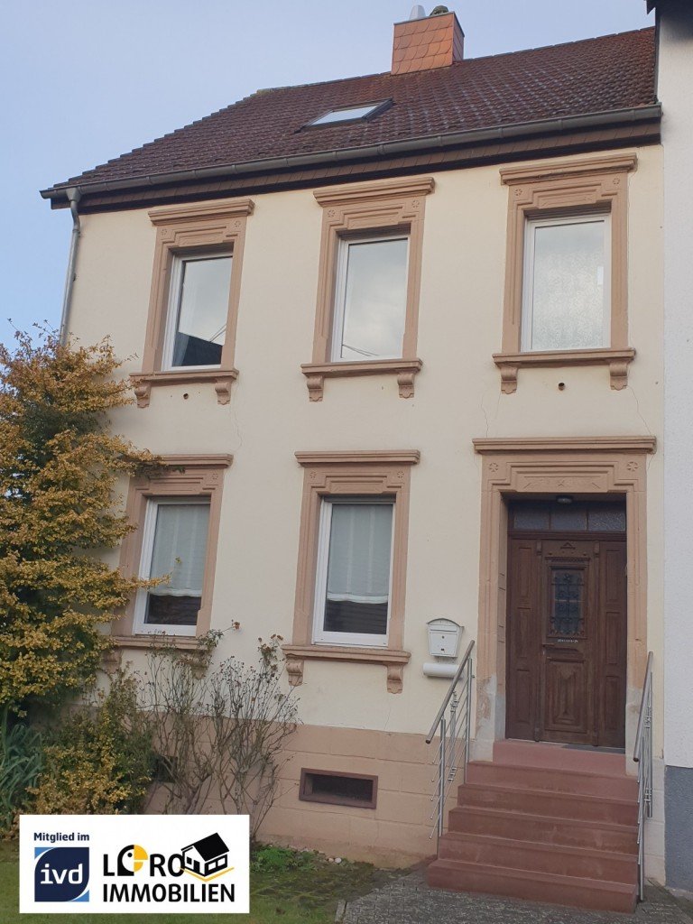 Front Illingen Reihenendhaus 