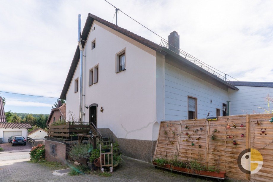 Seitenansicht Mehrfamilienhaus Schiffweiler
