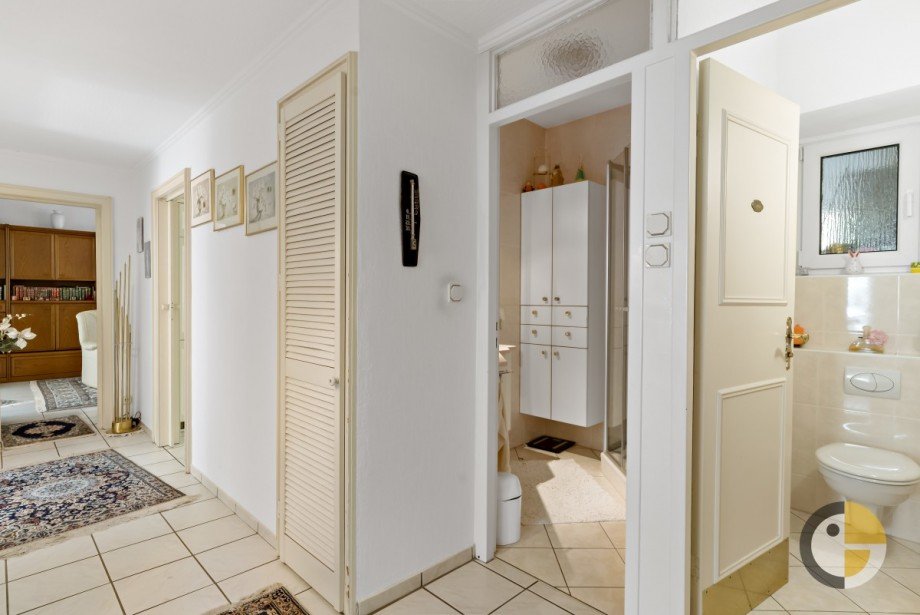 Flur mit Bad Etagenwohnung Saarbr�cken