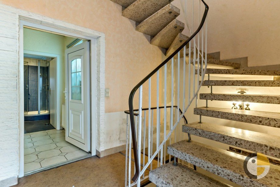 Treppenhaus Zweifamilienhaus Schiffweiler