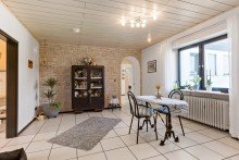 EG Esszimmer Gro�z�giges Zweifamilienhaus mit 4 Garagen, sch�nem Garten und vielseitigen Nutzungsm�glichkeiten in ruhiger Wohnlage von Wemmetsweiler