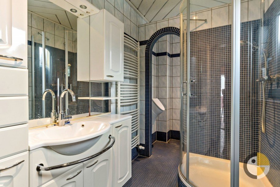 Badezimmer EG Zweifamilienhaus Schiffweiler