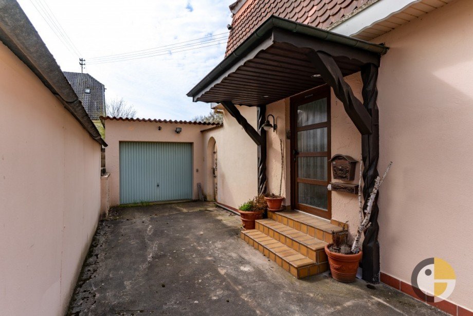 Einfahrt Garage Einfamilienhaus Quierschied