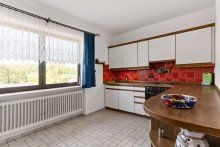 1OG Ku Gro�z�giges Zweifamilienhaus mit 4 Garagen, sch�nem Garten und vielseitigen Nutzungsm�glichkeiten in ruhiger Wohnlage von Wemmetsweiler