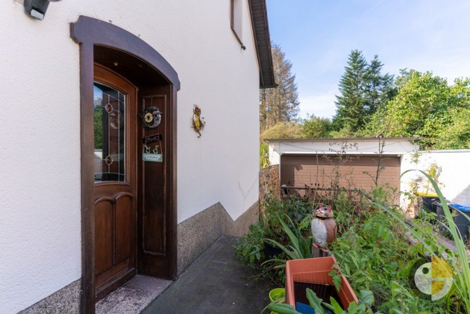 Eingang Mehrfamilienhaus Schiffweiler